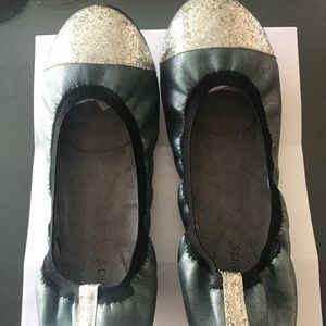 FOOTZY FOLDS NEVER WORN FLATS!